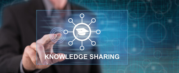 最近同学合伙想开个小店 网店也行 实体店也行 给点关于开店方面的策划 关于卖服装