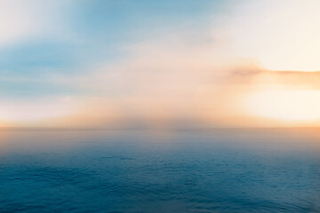 最近同学合伙想开个小店 网店也行 实体店也行 给点关于开店方面的策划 关于卖服装