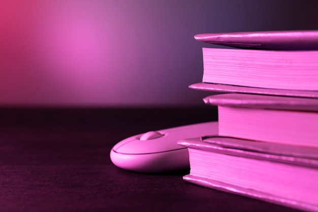 最近同学合伙想开个小店 网店也行 实体店也行 给点关于开店方面的策划 关于卖服装