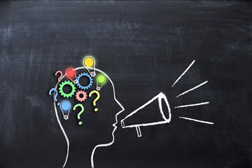 最近同学合伙想开个小店 网店也行 实体店也行 给点关于开店方面的策划 关于卖服装